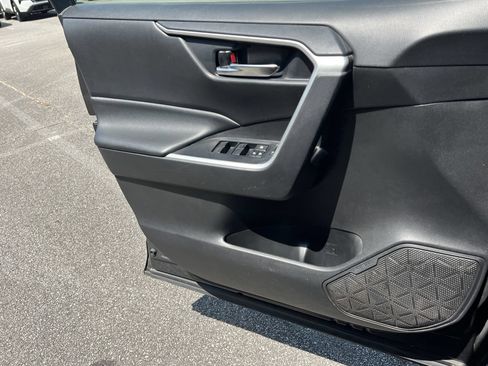 Used 2021 Toyota RAV4 XLE FWD image 12