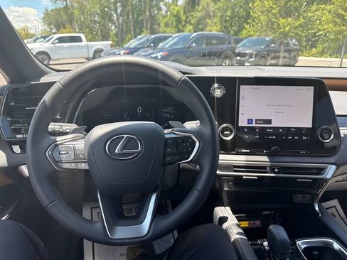 Used 2025 Lexus RX 350 FWD w/ Technology Package image 2