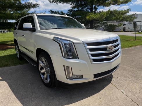 Used 2015 Cadillac Escalade Luxury AWD/4WD image 3