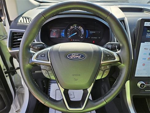 Used 2024 Ford Edge SEL image 25