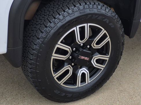 Used 2022 GMC Sierra 2500 AT4 w/ AT4 Preferred Package image 7