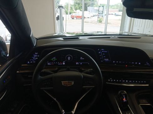 Certified 2024 Cadillac Escalade Sport Platinum w/ LPO, ONYX Package AWD/4WD image 20
