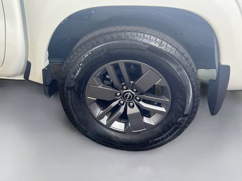 Used 2025 Nissan Frontier SV w/ SV Convenience Package RWD image 24