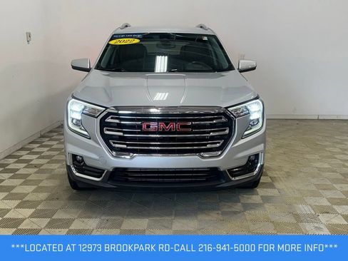 Used 2022 GMC Terrain SLT AWD/4WD image 2