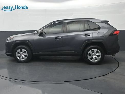 Used 2020 Toyota RAV4 LE FWD image 4