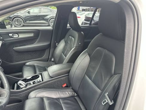 Used 2023 Volvo XC40 B5 Plus w/ Driver Assist Package AWD/4WD image 17