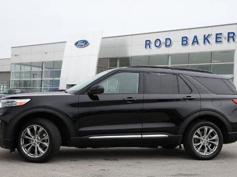 Certified 2022 Ford Explorer XLT w/ Equipment Group 202A image 3
