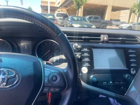 Used 2018 Toyota Camry SE w/ Convenience Package FWD image 4