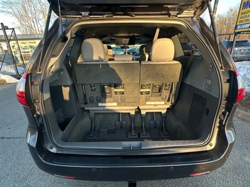Used 2015 Toyota Sienna XLE Premium image 10