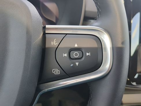 Used 2023 Volvo C40 Recharge Core image 35