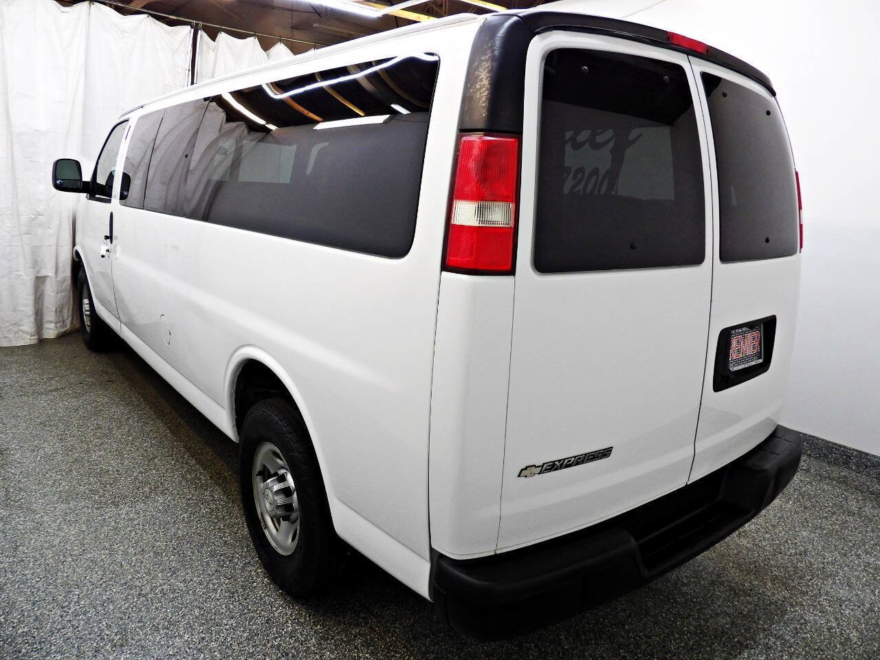 Used 2017 Chevrolet Express 3500 LS RWD image 4