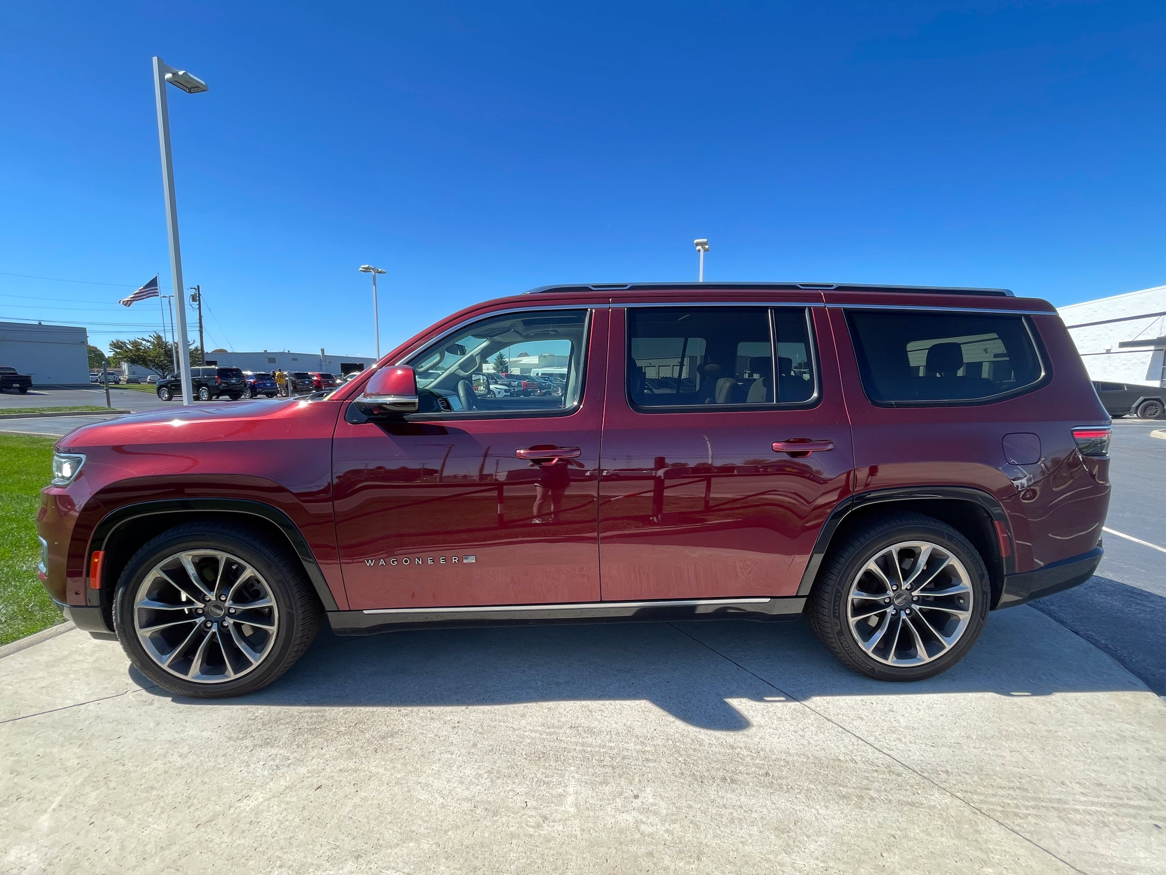 Used 2022 Jeep Wagoneer Series III w/ Premium Group I AWD/4WD image 4