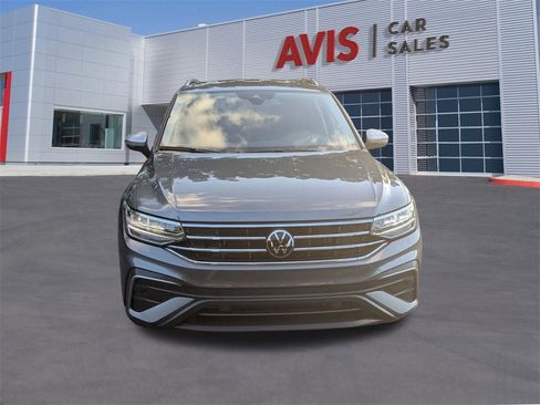 Used 2024 Volkswagen Tiguan SE image 2