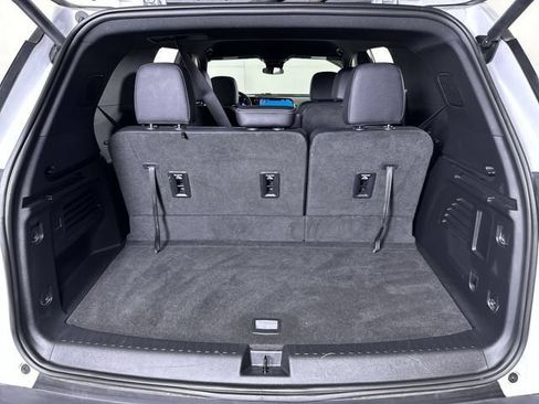 Used 2025 Chevrolet Traverse LT FWD image 27