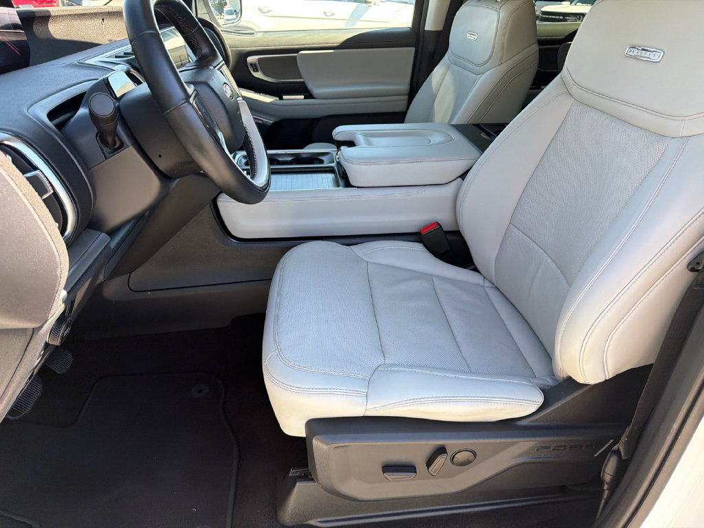 Used 2025 Ford Expedition Max Platinum w/ Driver's Package AWD/4WD image 9