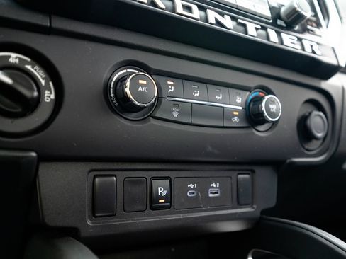 Used 2025 Nissan Frontier SV AWD/4WD image 26