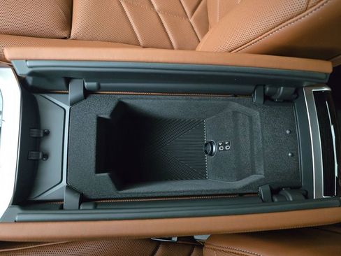 New 2026 BMW i7 xDrive60 w/ Executive Package image 22