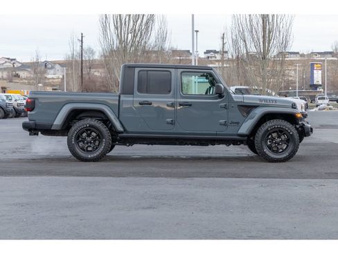 Used 2024 Jeep Gladiator Sport image 2