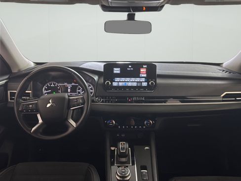 Used 2024 Mitsubishi Outlander SE AWD/4WD image 11
