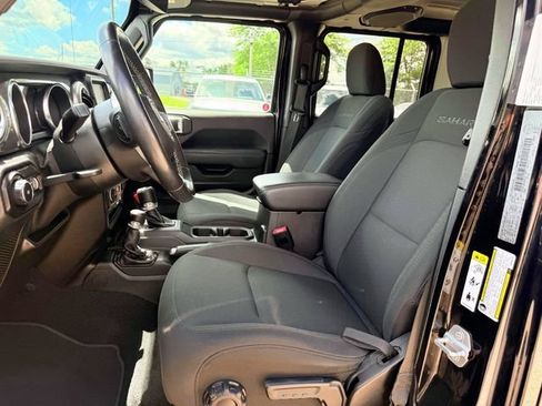 Used 2019 Jeep Wrangler Unlimited Sahara w/ Uconnect 4C Nav & Sound Group AWD/4WD image 17