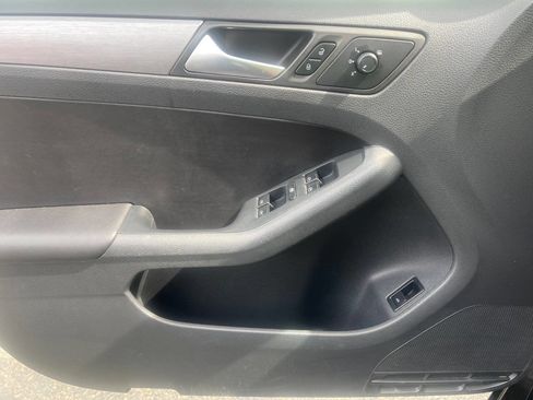 Used 2016 Volkswagen Jetta Sport image 19