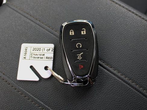 Used 2020 Chevrolet Traverse LT w/ Driver Confidence II Package image 37