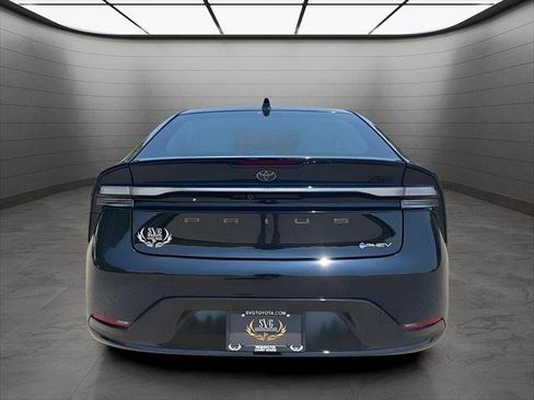 New 2025 Toyota Prius Plug-In Hybrid image 5