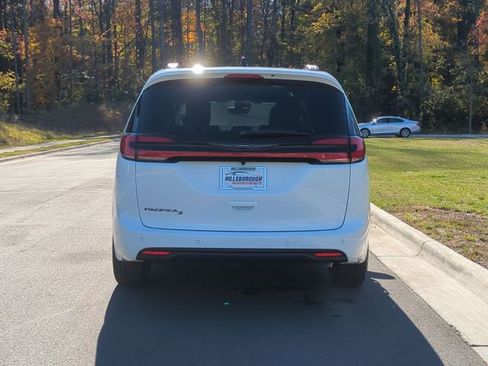 New 2026 Chrysler Pacifica Select w/ S Appearance Package FWD image 12
