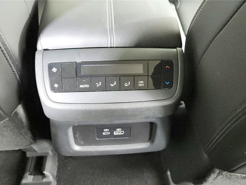 Used 2025 Nissan Pathfinder SL FWD image 21