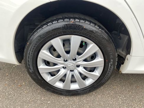 Used 2013 Toyota Corolla LE image 19