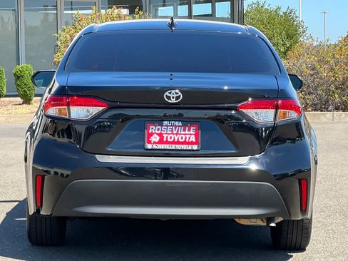 Certified 2025 Toyota Corolla LE FWD image 8