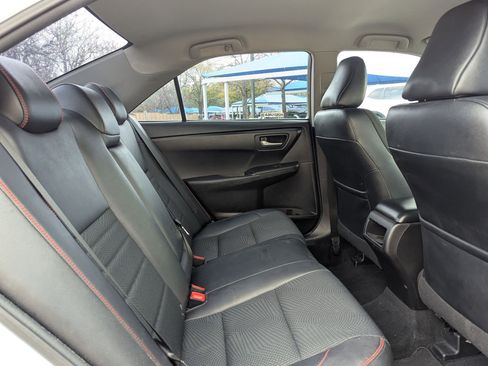 Used 2017 Toyota Camry SE image 21