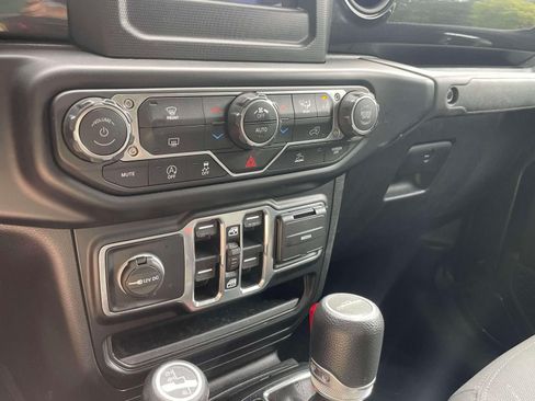 Used 2022 Jeep Gladiator Sport AWD/4WD image 29