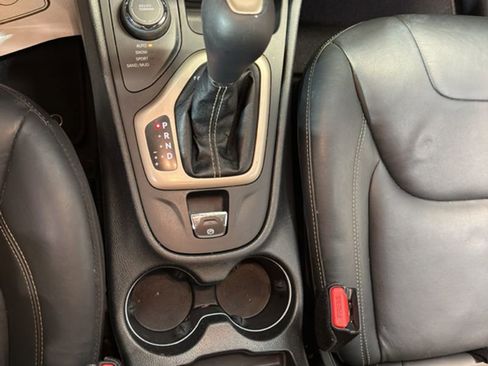 Used 2015 Jeep Cherokee Limited image 19