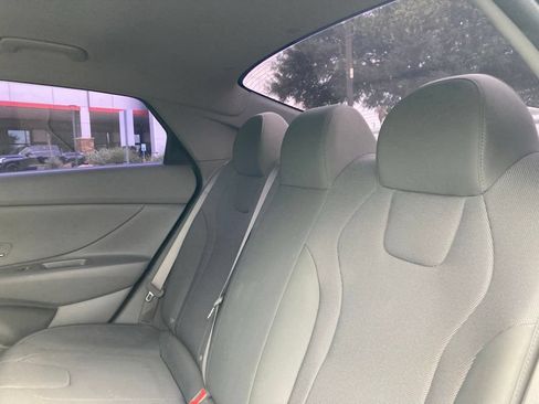 Used 2023 Hyundai Elantra SE FWD image 11
