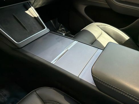 Used 2026 Tesla Model Y AWD image 31
