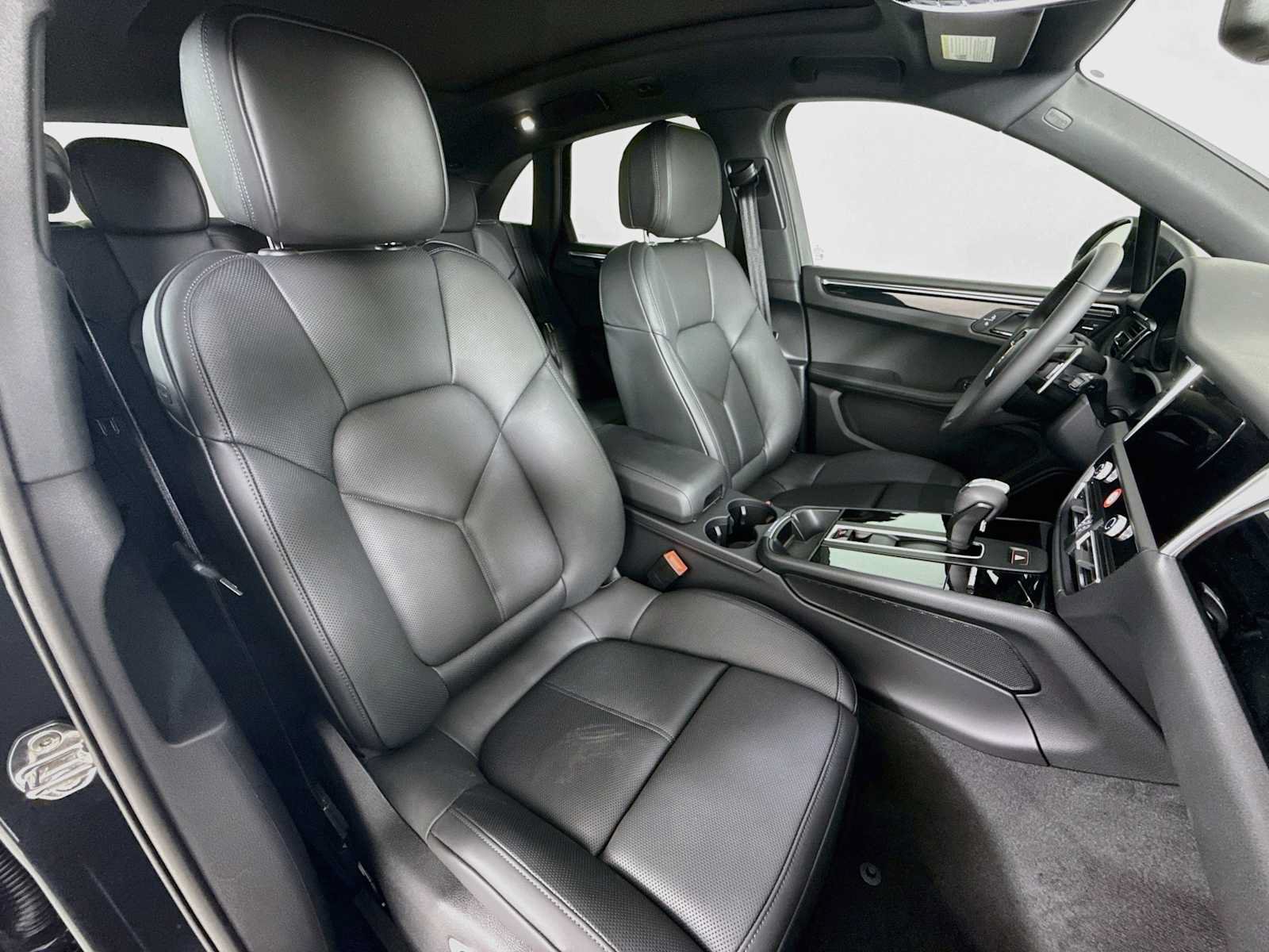 Used 2026 Porsche Macan AWD/4WD image 29