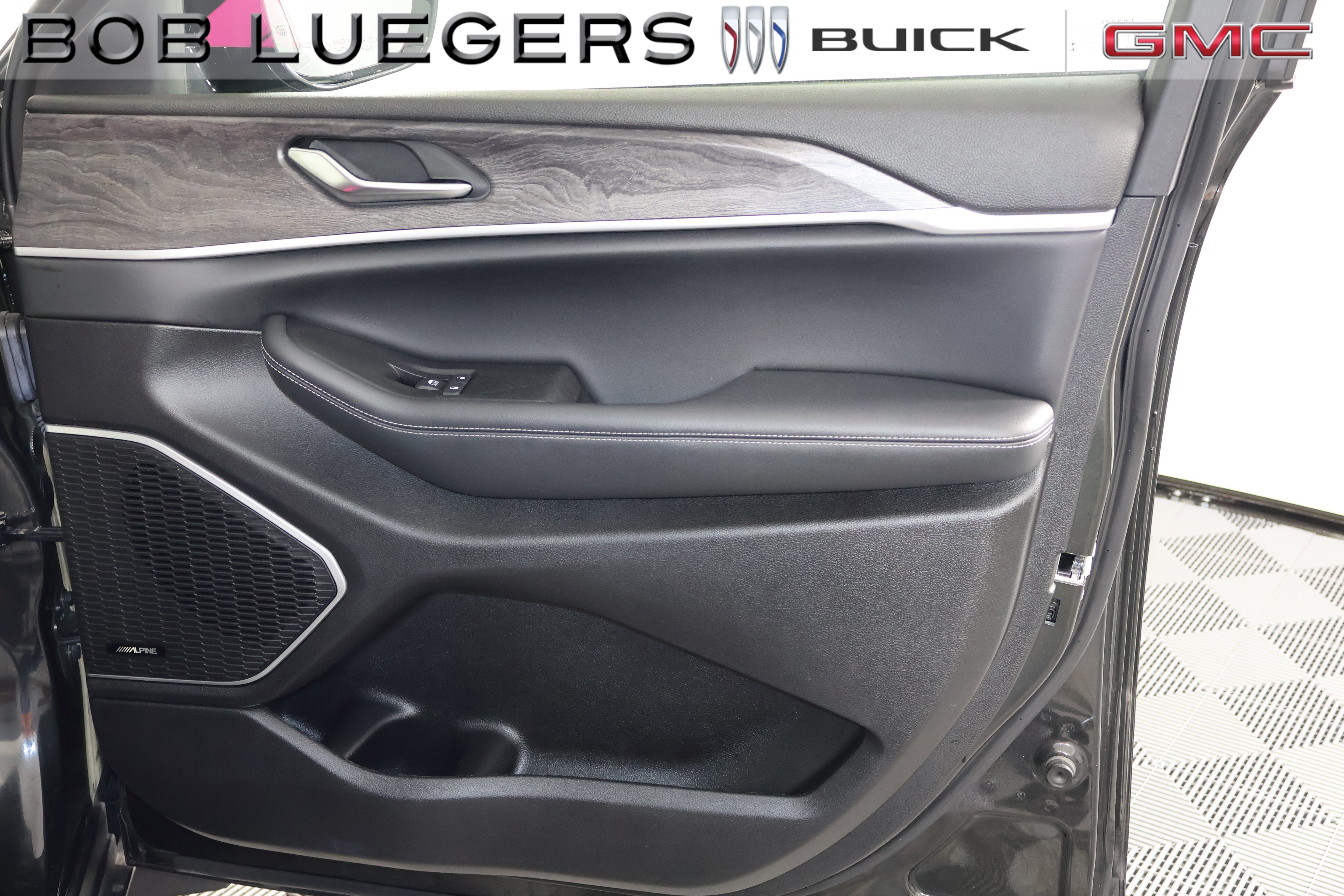 Used 2022 Jeep Grand Cherokee L Limited AWD/4WD image 18