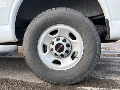 Used 2024 GMC Savana 2500 w/ Driver Convenience Package image 19