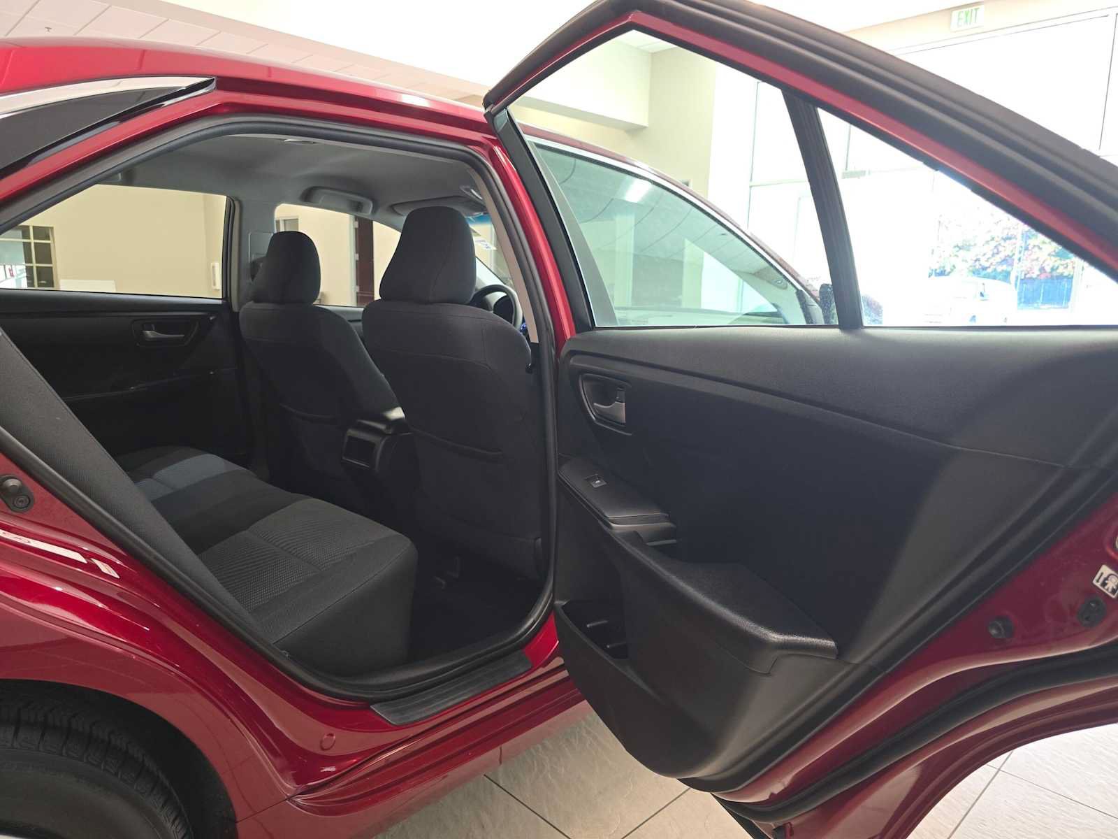 Used 2017 Toyota Camry LE FWD image 25