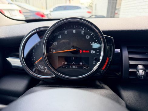 Used 2019 MINI Cooper 4-Door Hardtop image 31