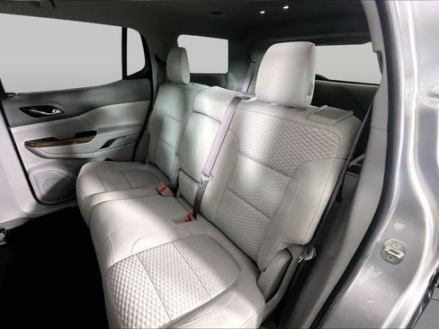 Used 2017 GMC Acadia SLE FWD image 19