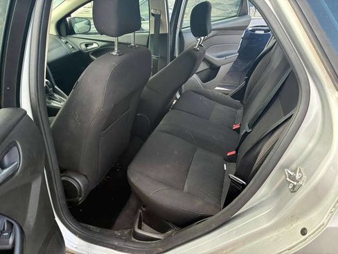 Used 2016 Ford Focus SE w/ SE Sport Package FWD image 7