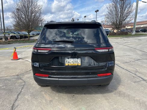 Used 2024 Jeep Grand Cherokee Altitude image 5