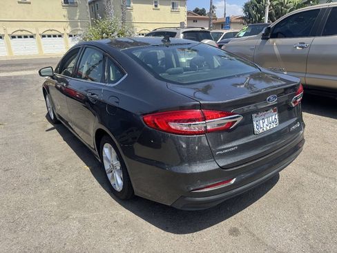 Used 2019 Ford Fusion SE FWD image 5