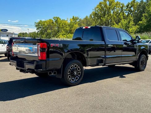 Used 2024 Ford F250 Platinum image 3