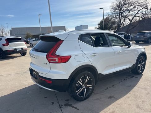 Certified 2025 Volvo XC40 B5 Core image 5