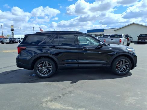 Used 2025 Ford Explorer ST-Line w/ Premium Package AWD/4WD image 7