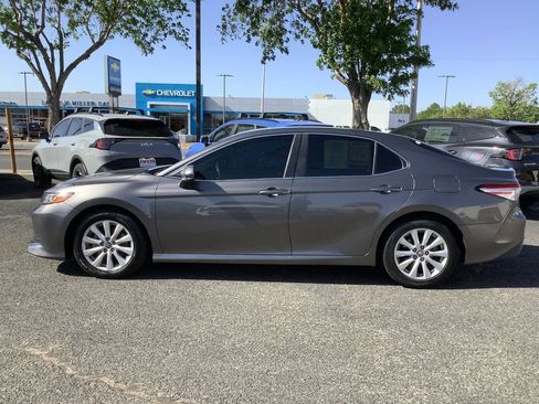 Used 2018 Toyota Camry LE image 25