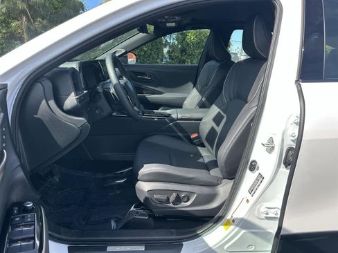 Used 2026 Toyota Crown Platinum image 11